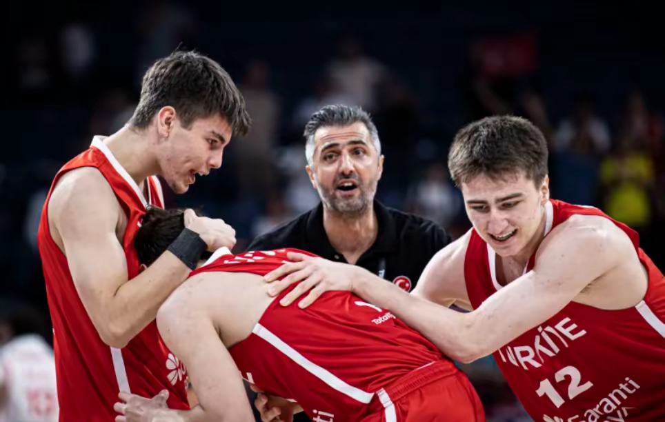 开云体育平台APP-土耳其绝杀多特蒙德，法比尼奥点燃赛场